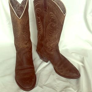Ariat Size 7 Sunflower cowgirl boots.